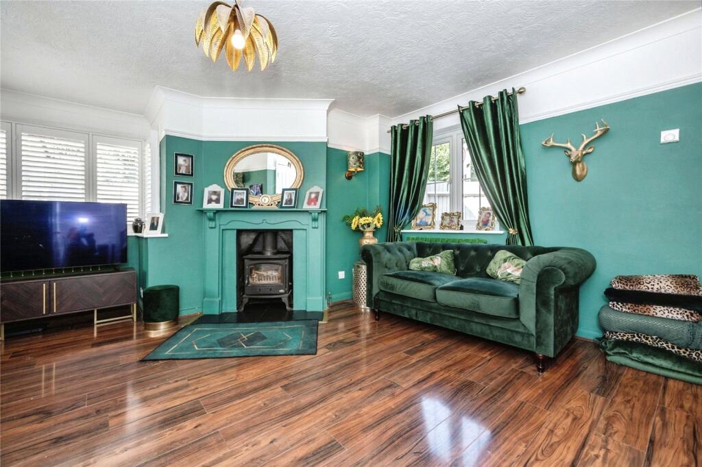 Cresthill Avenue, Grays, Essex, RM17 photo 3