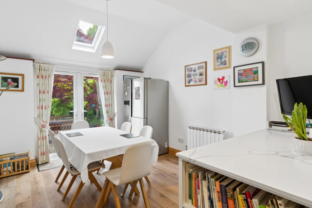 House in Radlett, Battlers Green, Aldenham - More