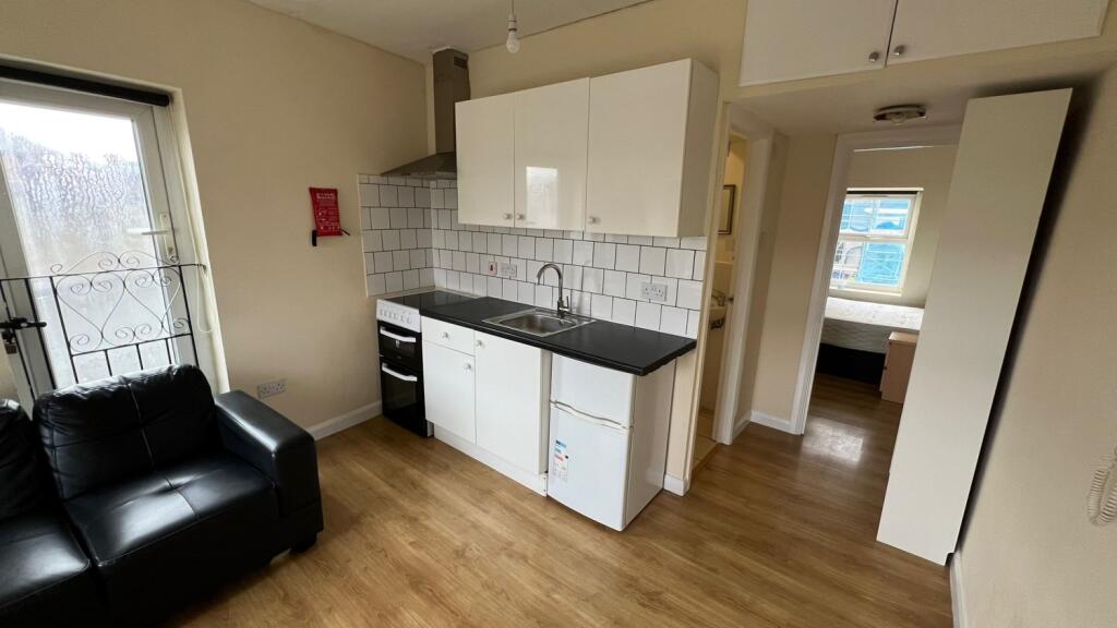 Main image of property: 85 Hammersmith Road, London, W14