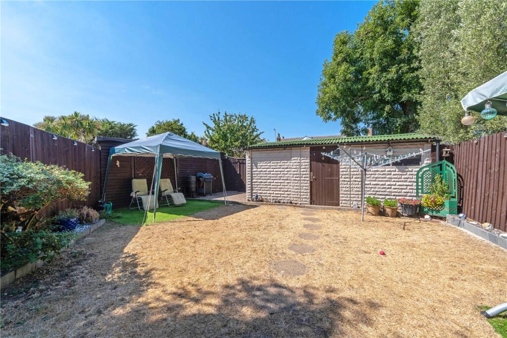 House in London, Hanworth - View 2