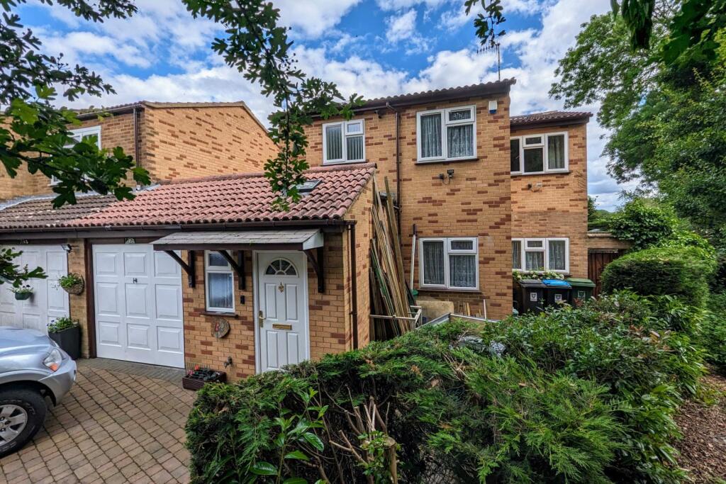 Main image of property: Chambersbury Lane, Hemel Hempstead, HP3