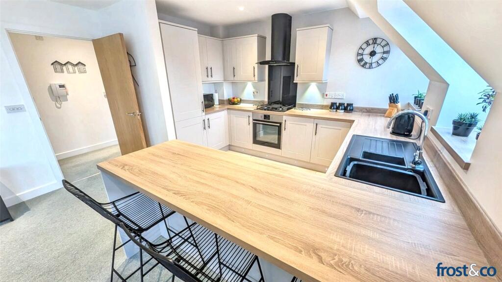 Apartment in Poole - More