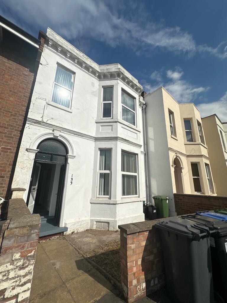 Main image of property: 6 Bed HMO 133 Tachbrook Road, CV31 3EE