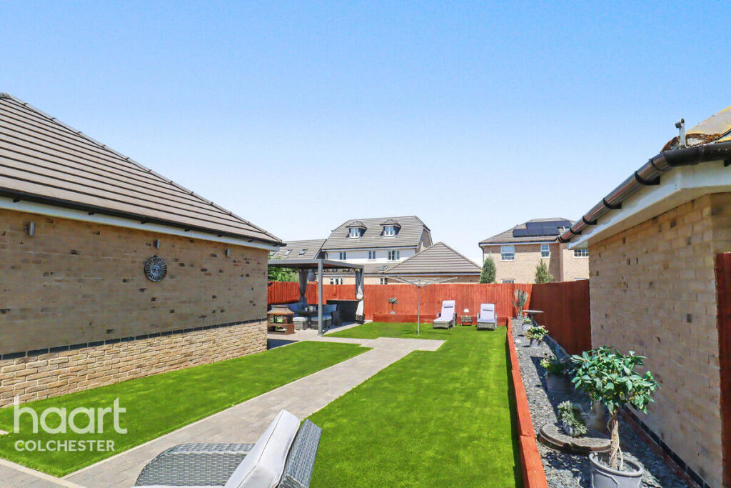 4-bed detached on Meadow Lane, Great Bentley, £450,000