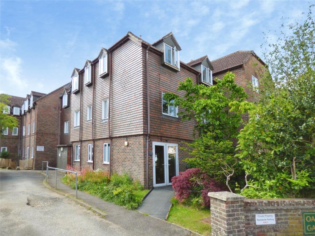 Main image of property: Flat 11, Oakdene Gardens, Fair Oak Road
