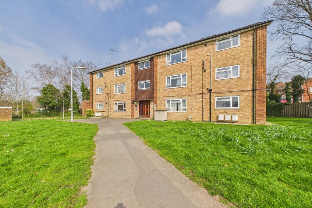 Main image of property: Moor Close, Owlsmoor, Sandhurst, Berkshire, GU47