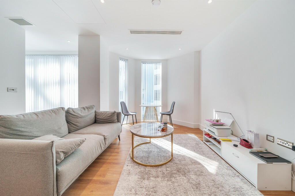 Westgate House, Hanger Lane, London, W5 photo 2