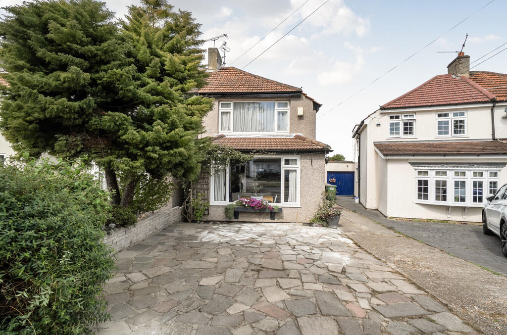 Main image of property: Wyncham Avenue, Sidcup, DA15 8EU