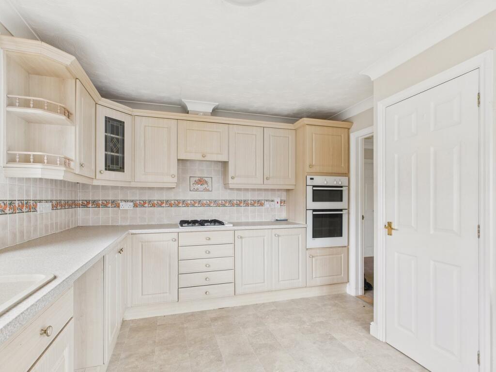 Larkspur Close, Downham Market, PE38 photo 5
