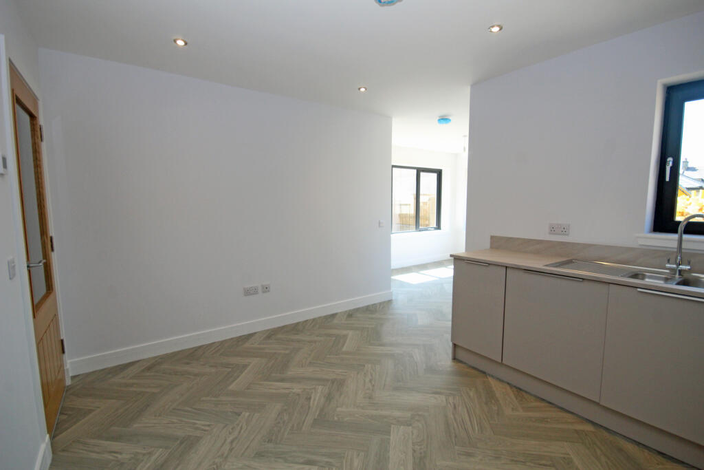 House in Buckie, Seatown, Moray - More