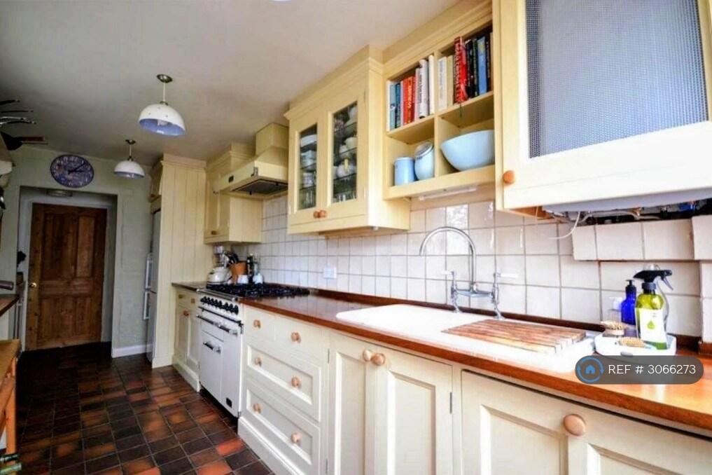 House in Kingston upon Thames - View 4