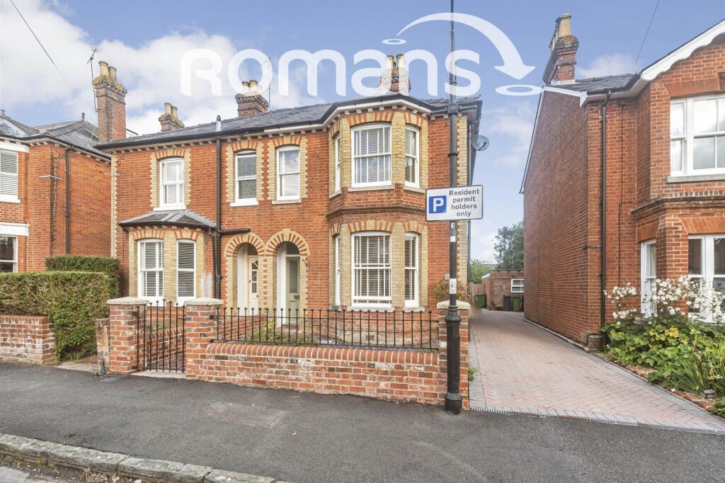 4-bed house on Beaconsfield Road, Basingstoke, £550,000