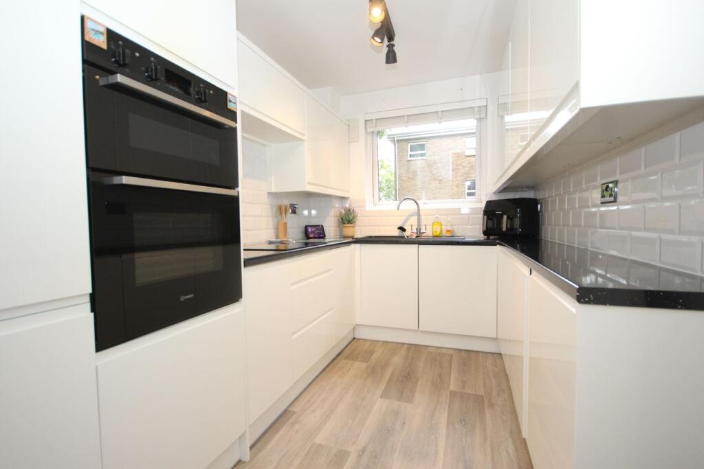2, Headswell Crescent, Bournemouth, BH10 photo 4