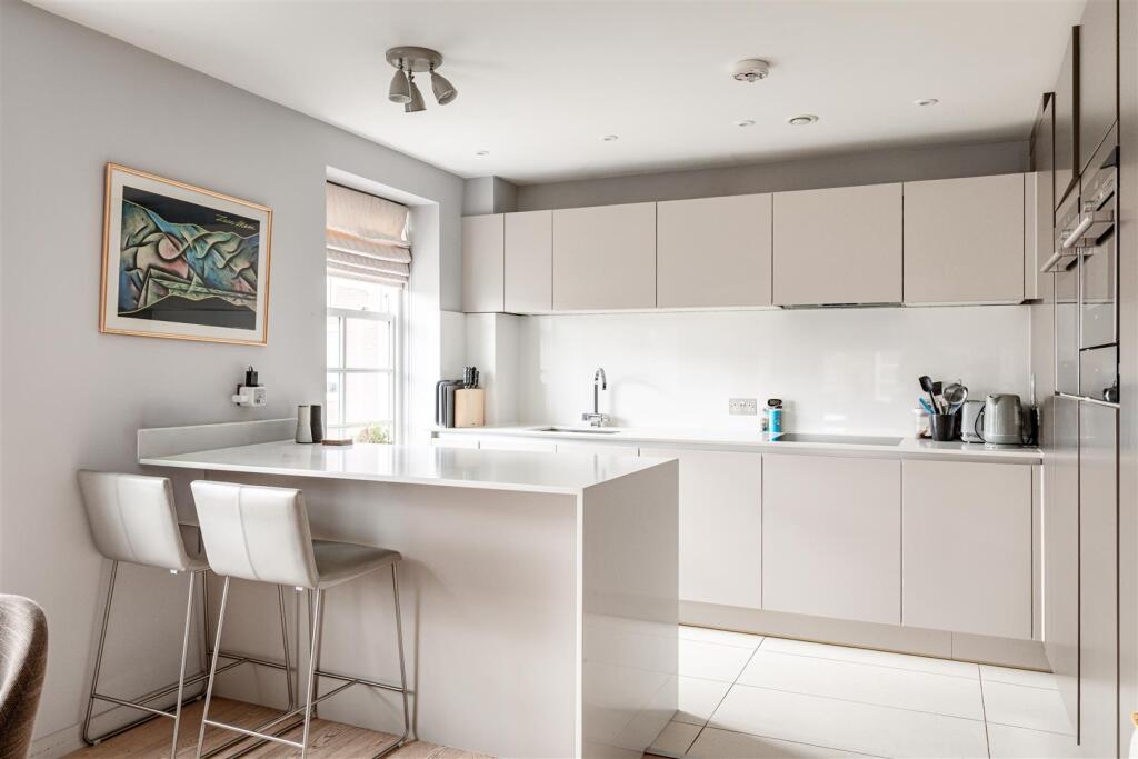 Apartment in London, Hammersmith - More