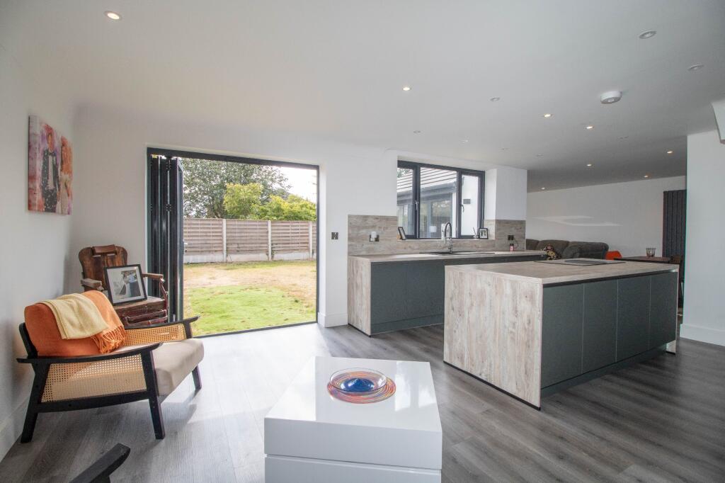 House in Chester, Hoole Village, Mickle Trafford and District - View 4