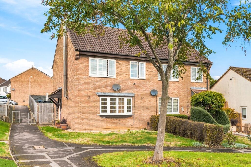 3-bed semi-detached on Christie Close, Newport Pagnell, MK16, £350,000