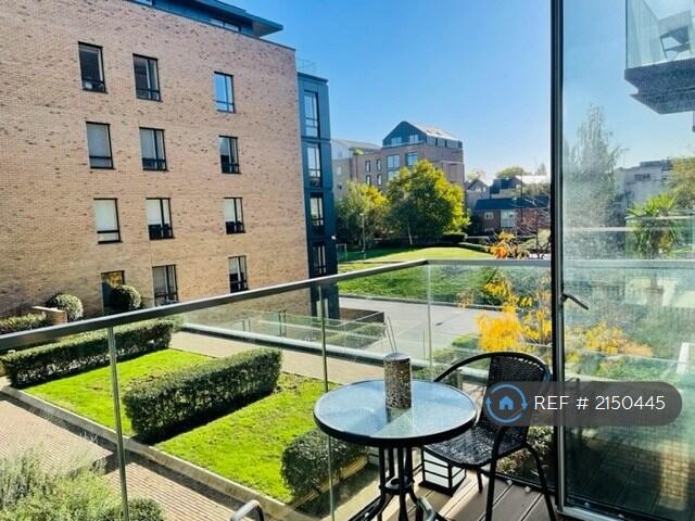 Main image of property: Kempton House, Brentford, TW8