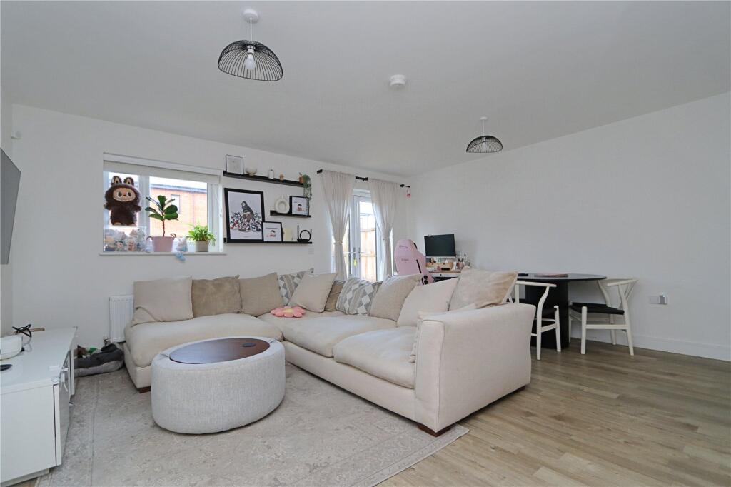George Avenue, Glebe Farm, Milton Keynes, Bucks, MK17 photo 3