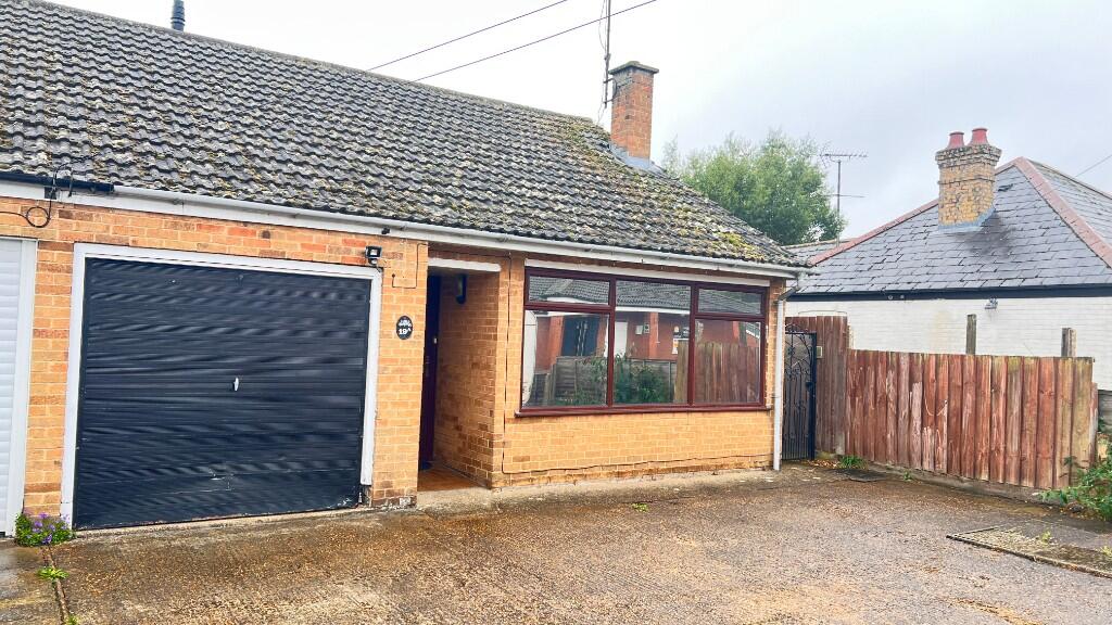 2-bed bungalow on Robingoodfellows Lane, March, Cambridgeshire, PE15, £255,000