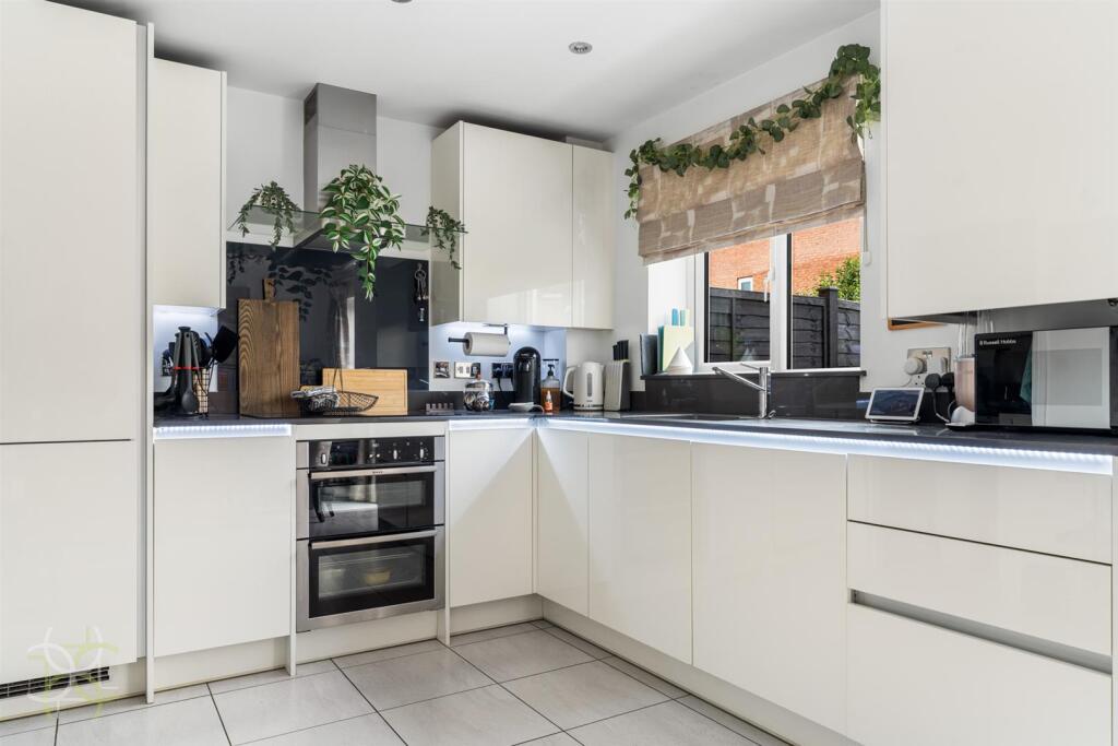 House in Worcester - View 5