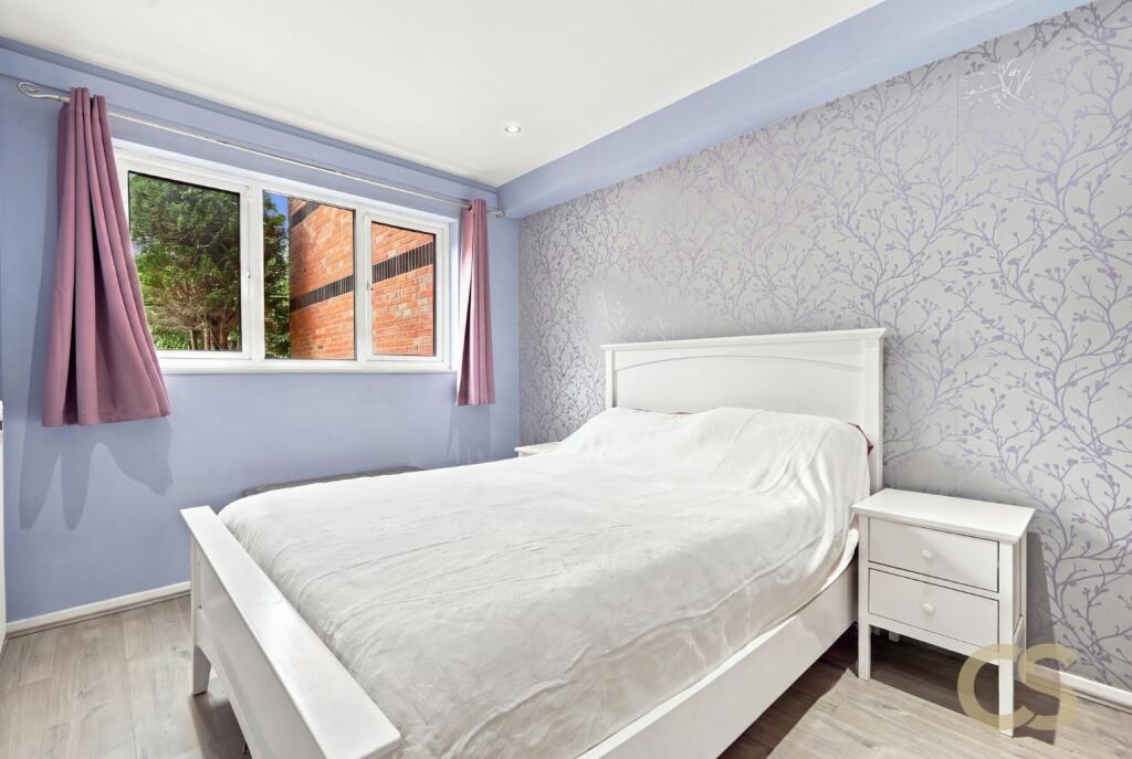 Apartment in Broxbourne, Cheshunt - More