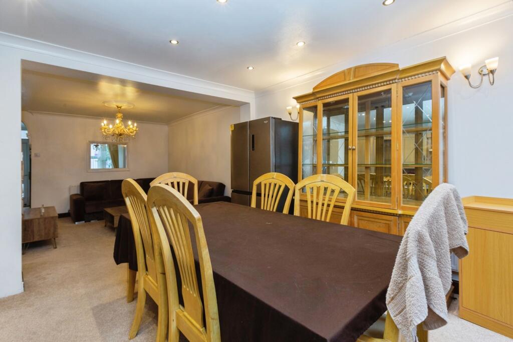 House in Aylesbury, Buckinghamshire - More