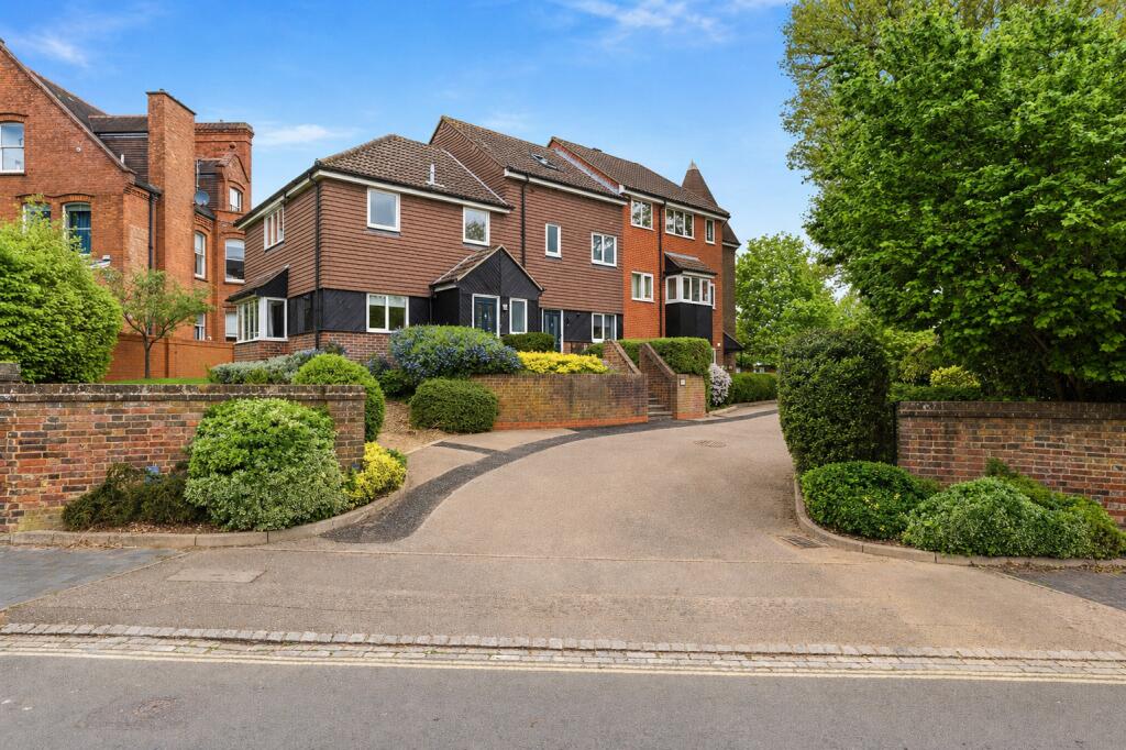 Avenue Road, St. Albans, Hertfordshire, AL1
