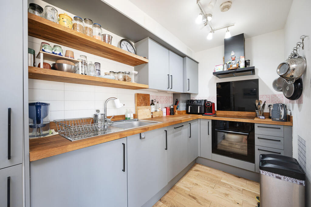 Apartment in London - View 3