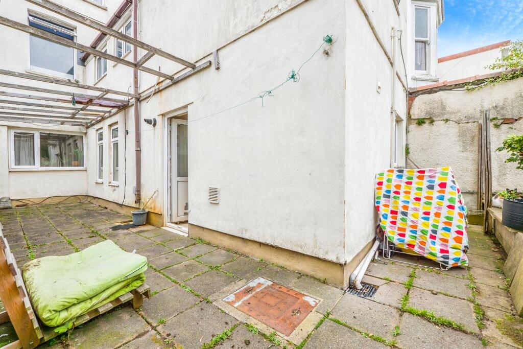 House in Cardiff, Roath - More