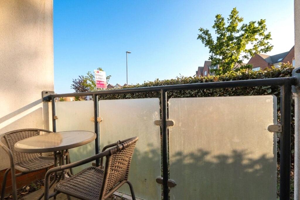 Apartment in Milton Keynes, Fairfields - More