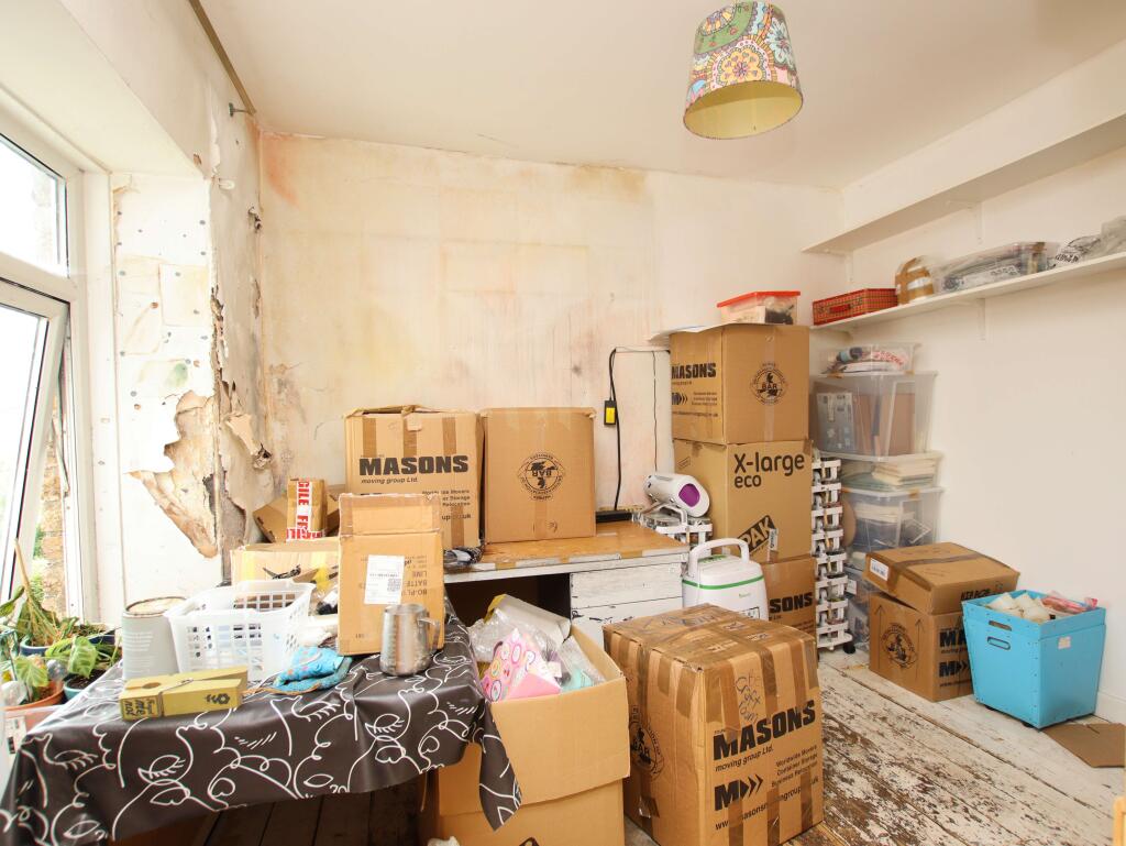 House in Cardiff, Llantrisant - More