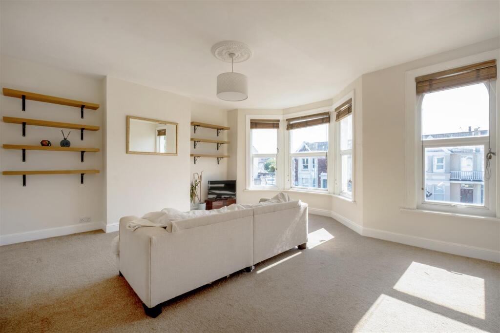 Apartment in Hove, Brighton and Hove - View 4