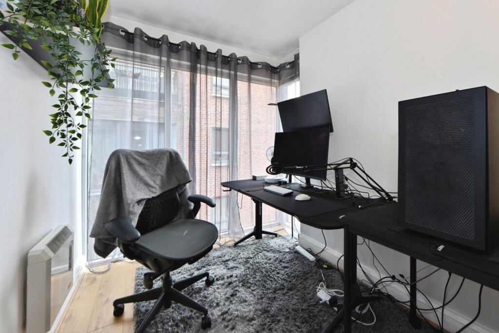 Apartment in Manchester, Whalley Range - View 6