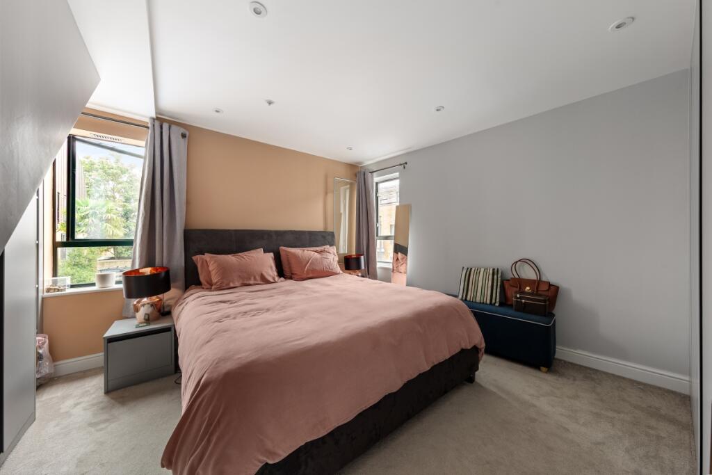 Apartment in London - View 5