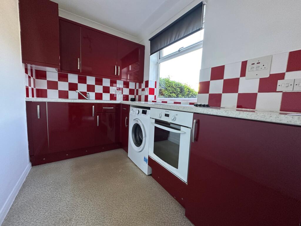 Apartment in Kingston upon Thames - View 3