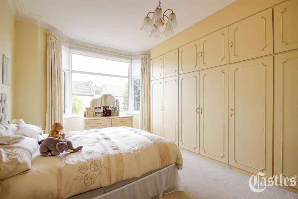 Caversham Avenue, N13 photo 4