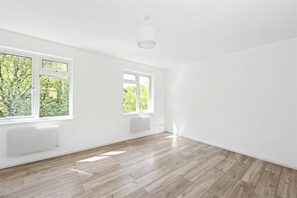 Milford Close, Marshalswick, St. Albans photo 4