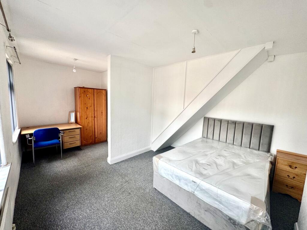 House in Nottingham, Beeston - More
