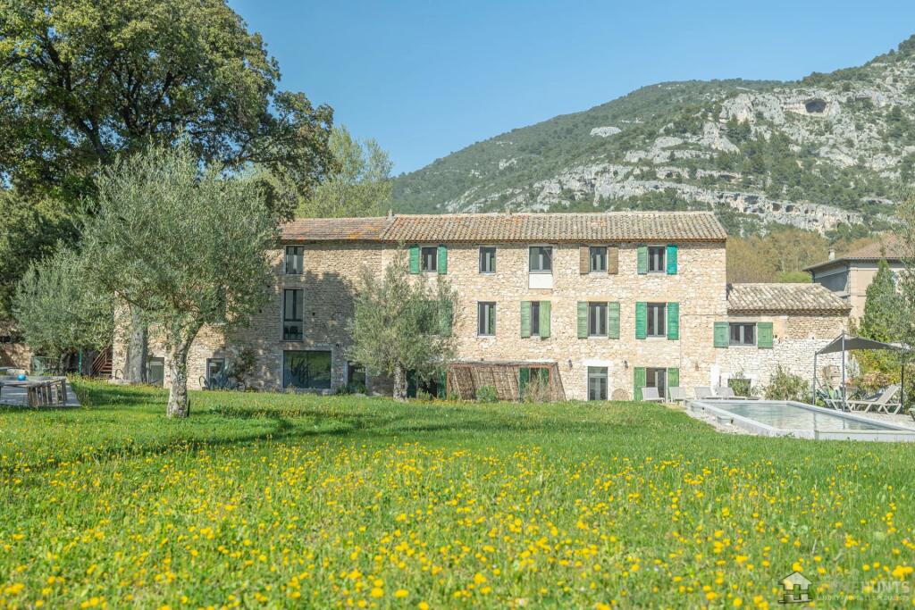 Main image of property: Provence-Alps-Cote d`Azur, Vaucluse, L'isle-sur-la-Sorgue