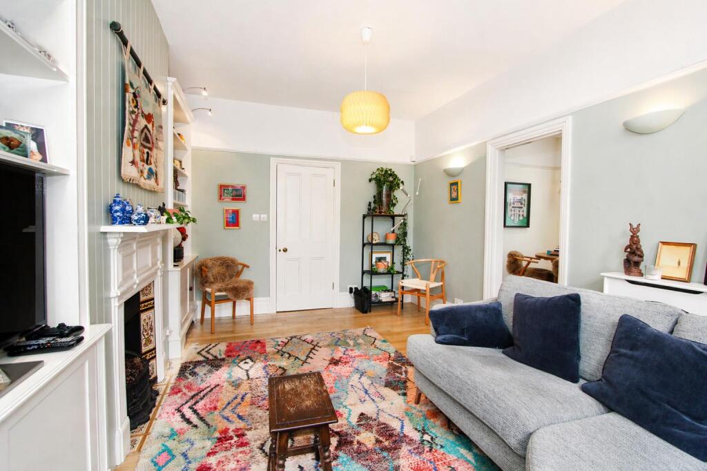 House in Sutton - View 5