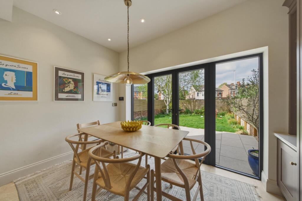 House in Rushcliffe, Nottinghamshire - More