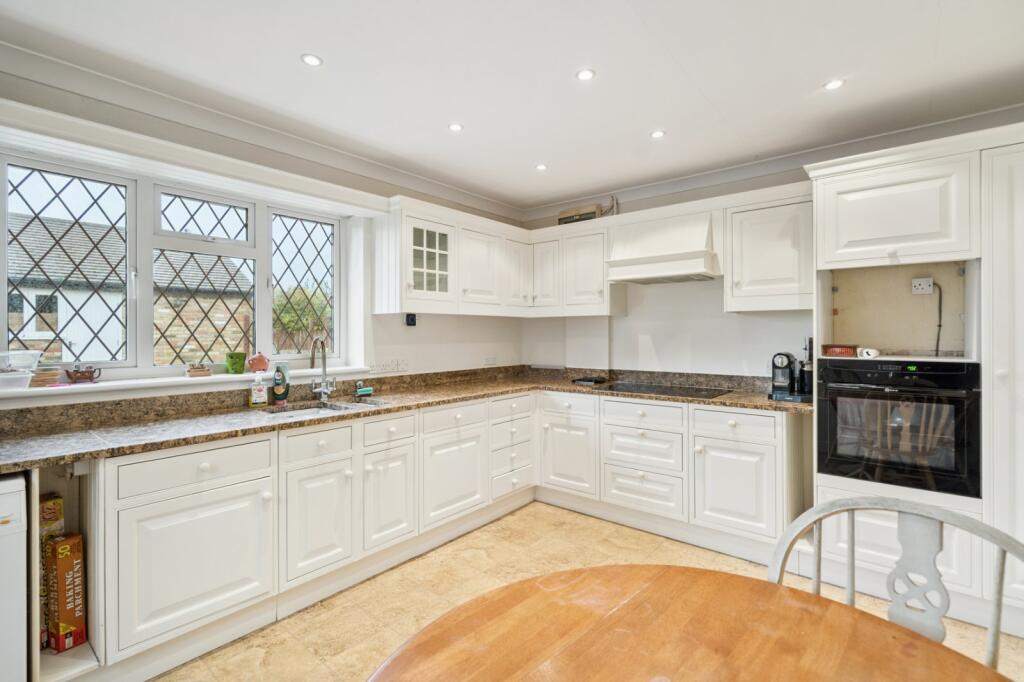 Joiners Lane, Chalfont St. Peter, Buckinghamshire, SL9 photo 2
