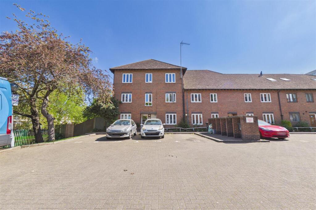 Main image of property: New River Way, London