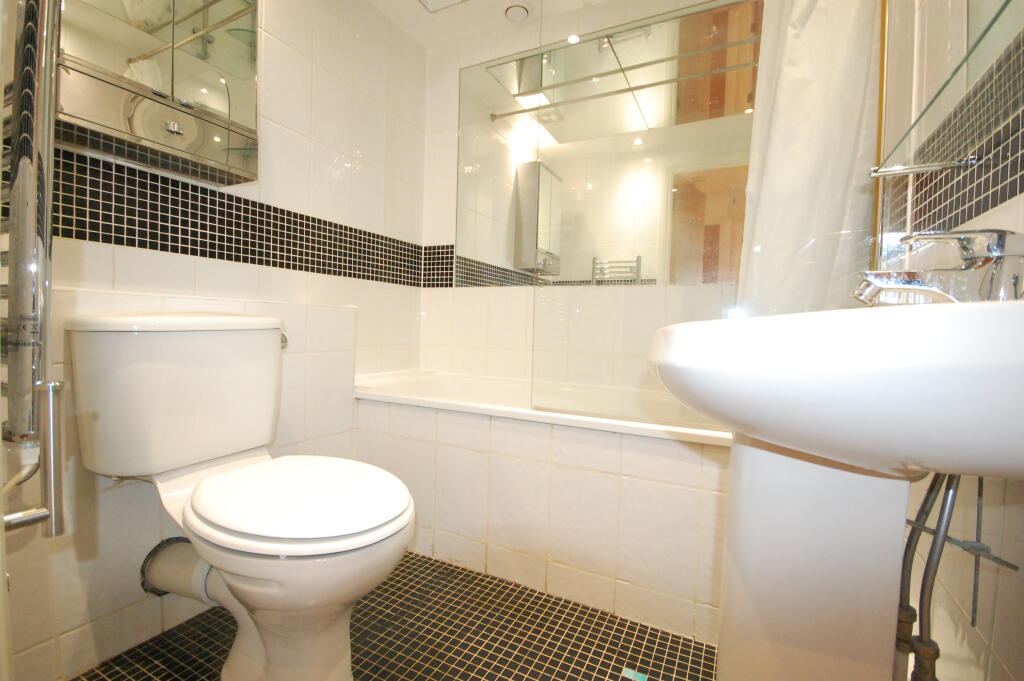 Apartment in Enfield - View 5