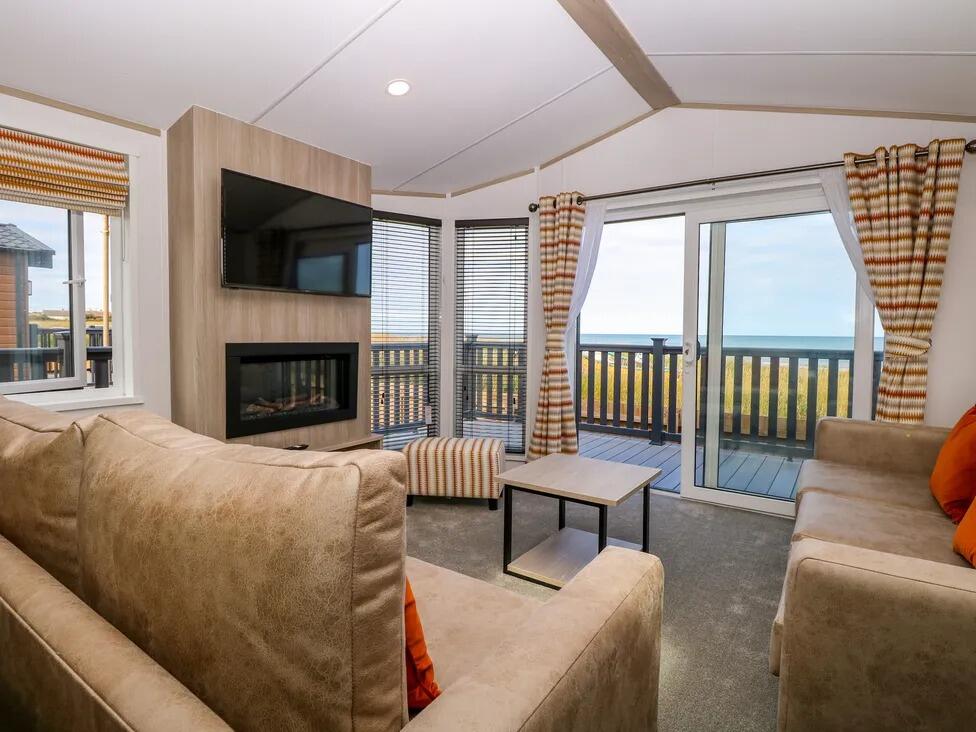 Two Bed Seaview Lodge, Sandy Beach Holiday Park, Bacton, Norwich, Norfolk, NR12 0EW photo 4