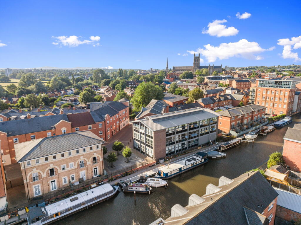 Apartment in Worcester - View 2