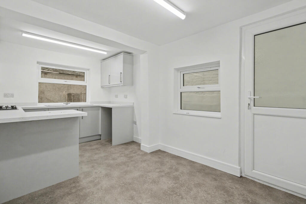 York Road, Aldershot, GU11 - View 5