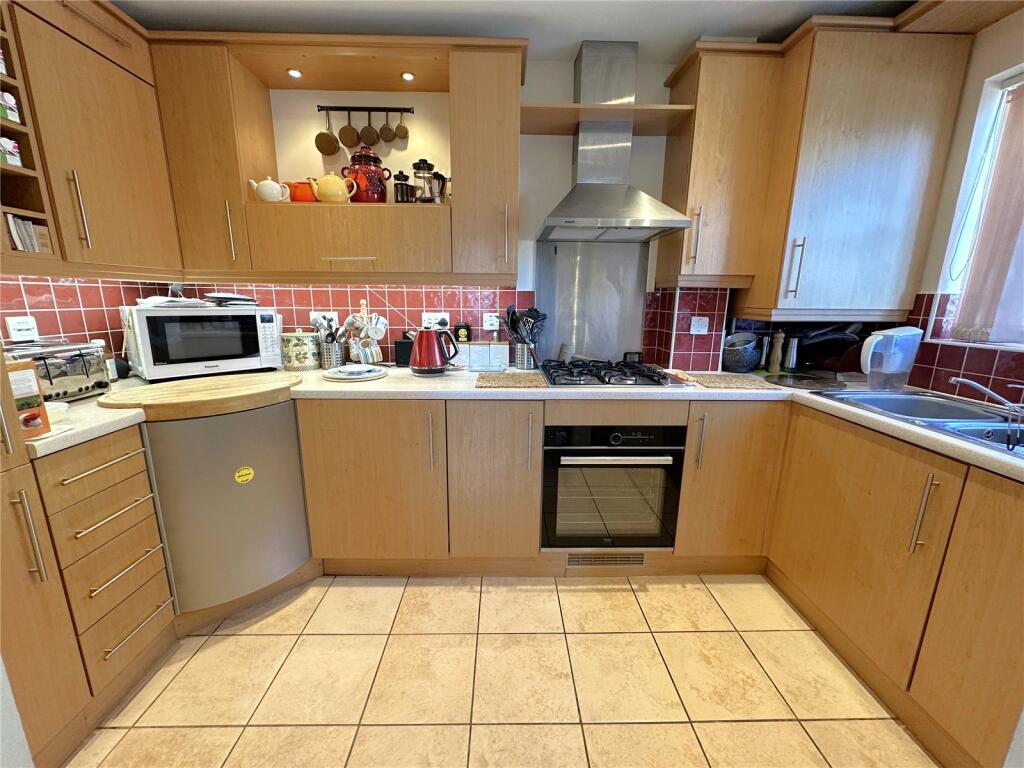 Apartment in Eastbourne, East Sussex - View 5