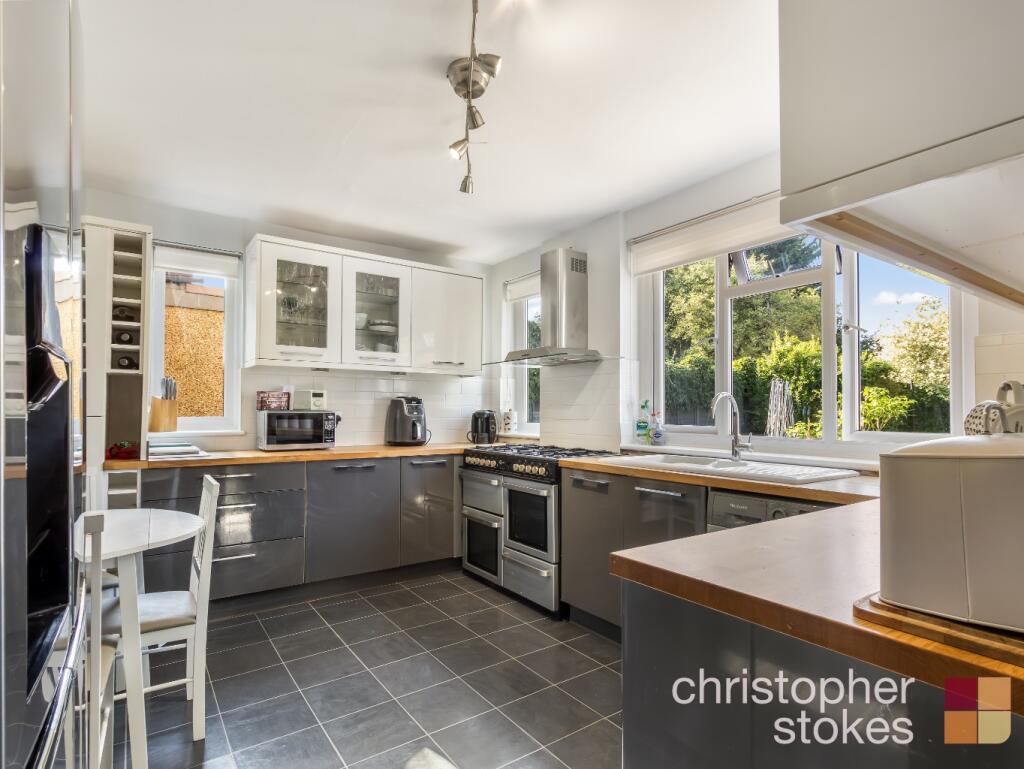 Fairley Way, Cheshunt, Hertfordshire,  EN7 6LG photo 3