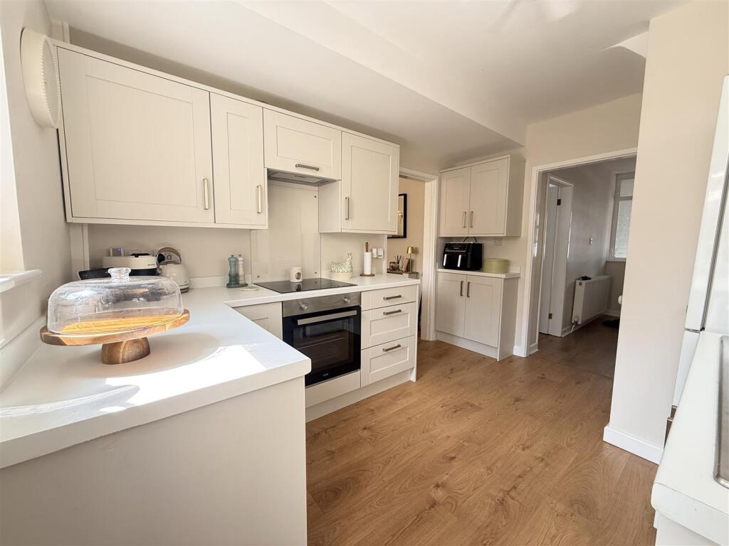 Birchfield Close, Halesowen photo 5